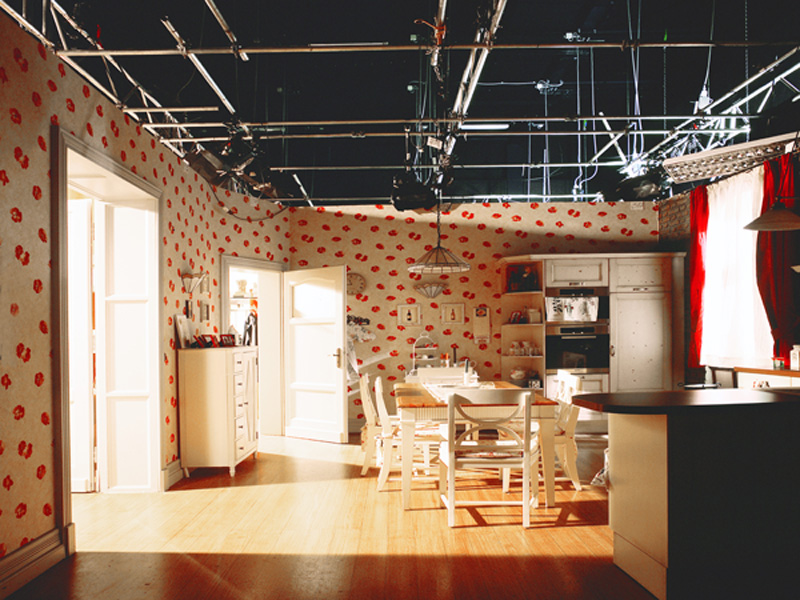 Küche mit roten Punkten, 2010